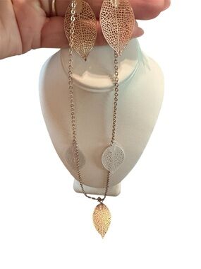 Vtg Claire’s Leaf Lariat Gold & Silver Tone Filigree Leaves Long Necklace